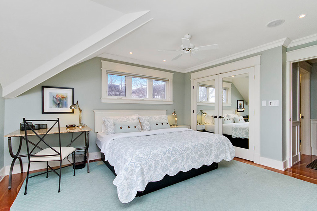 Master bedroom of Burlington Lakeshore home rental.